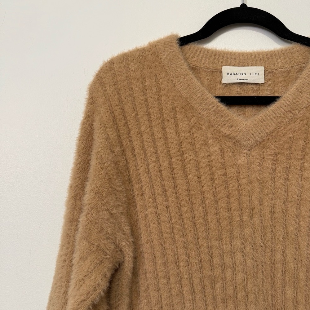 Aritzia Babaton Ulmann V-Neck Sweater Tan Fuzzy Chunky Ribbed Knit Sz S - Picture 4 of 13